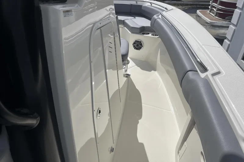 Slide: The Image of Boston Whaler 250 Outrage 2024 - 26