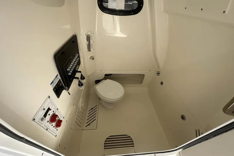 Slide: The Image of Boston Whaler 250 Outrage 2024 - 27