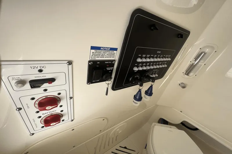 Slide: The Image of Boston Whaler 250 Outrage 2024 - 28