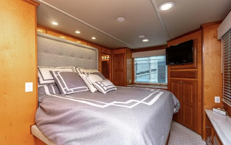 Slide: The Image of Luxurious bedroom in a 2007 Horizon 18 x 80 houseboat with modern decor. - 19