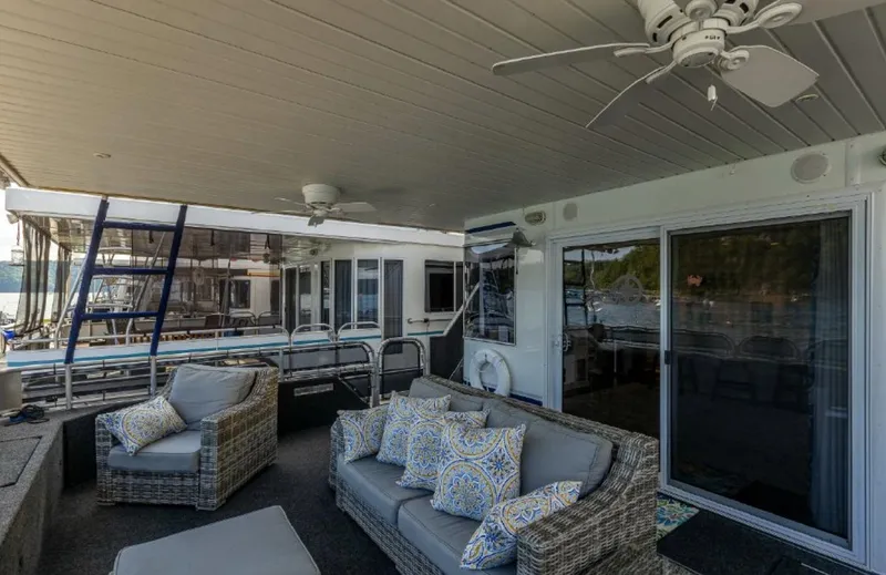 Slide: The Image of Outdoor seating area on a 2007 Horizon 18 x 80 houseboat with wicker furniture. - 27