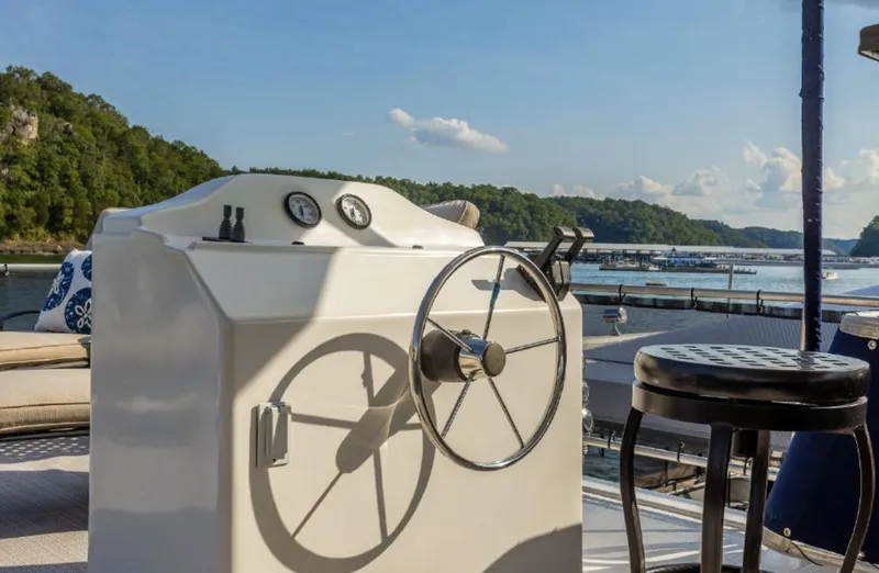 Slide: The Image of Helm of 2007 Horizon 18 x 80 houseboat with scenic lake view. - 30