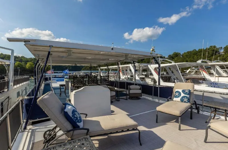 Slide: The Image of 2007 Horizon 18 x 80 houseboat with spacious upper deck and outdoor seating. - 32