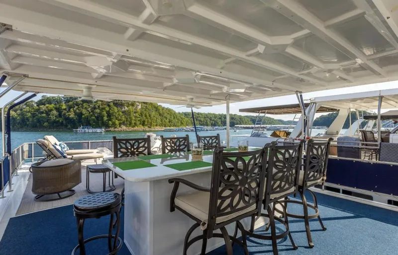 Slide: The Image of Outdoor seating area on 2007 Horizon 18 x 80 houseboat with lake view. - 36