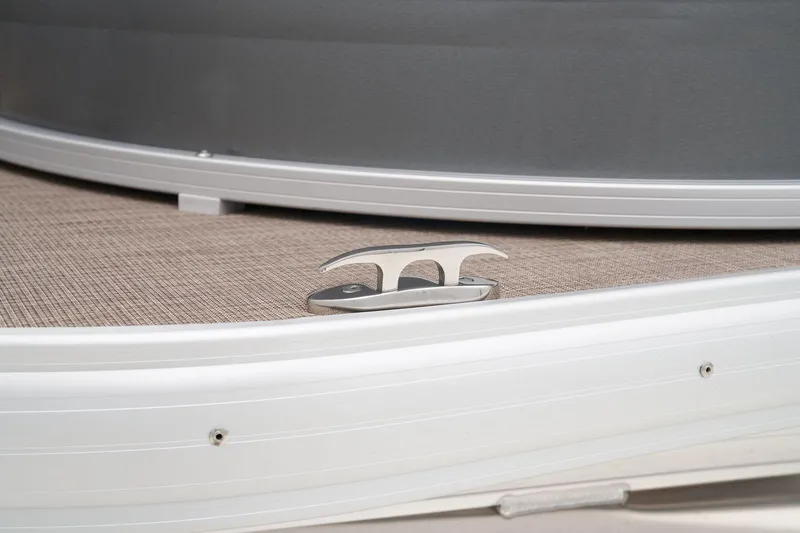 Slide: The Image of Sun Tracker Party Barge 22 DLX - 17