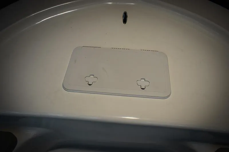 Slide: The Image of Hatch cover on a 2023 Savannah SS19 boat. - 21