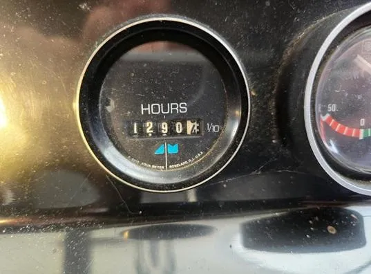 Slide: The Image of Hour meter showing 1290.4 hours on 1984 Bayliner 3270 Command Bridge. - 29