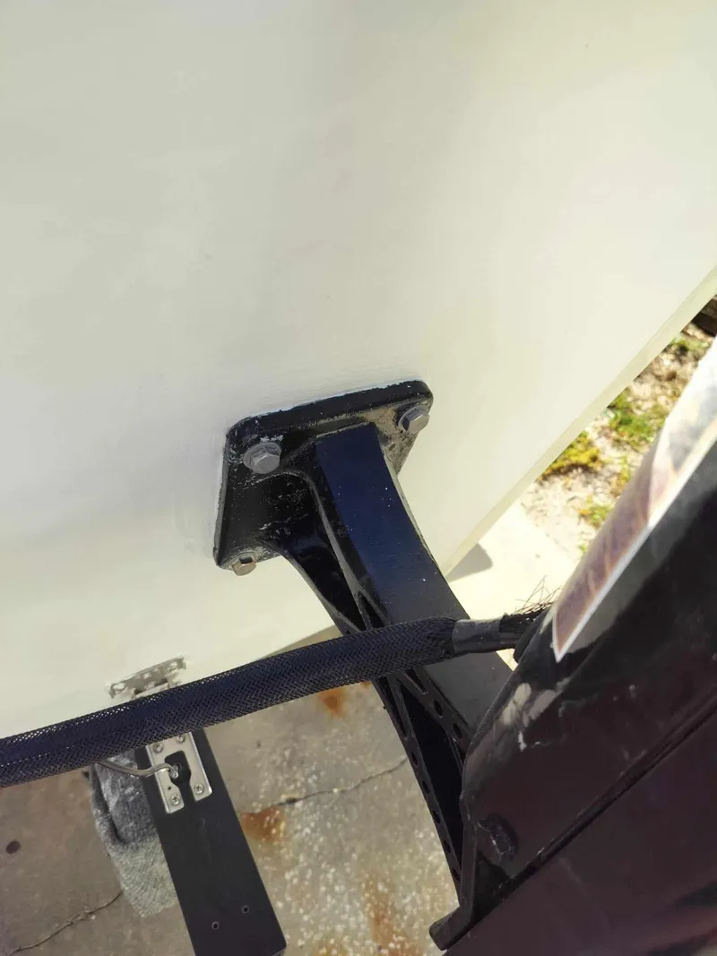 Slide: The Image of 1988 Mako 171 Center Console boat transom bracket detail. - 23