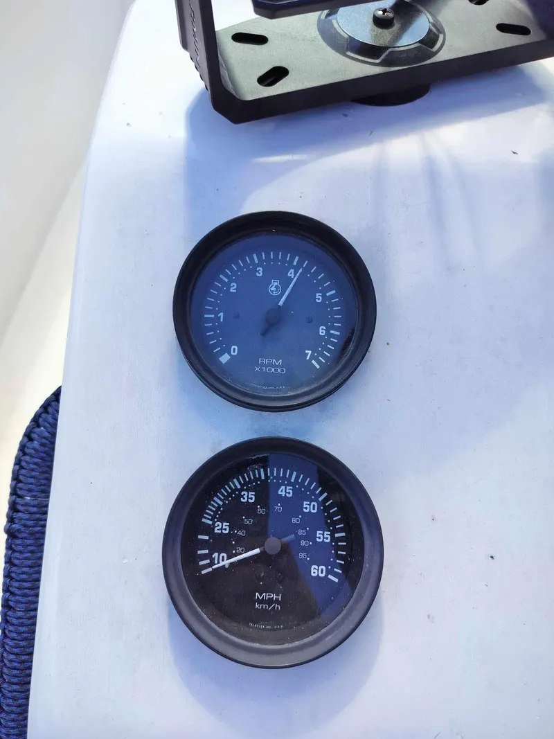 Slide: The Image of 1988 Mako 171 Center Console boat gauges. - 39
