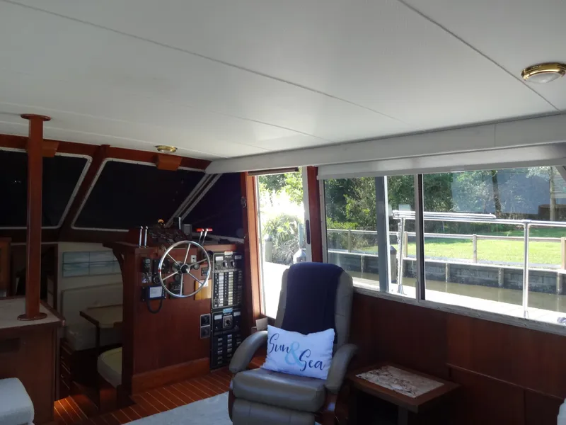 Slide: The Image of Interior of 1986 Tollycraft 44 CPMY yacht with helm and seating area. - 41