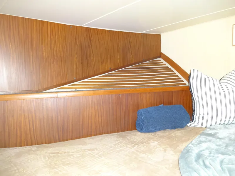 Slide: The Image of Tollycraft 44 CPMY 1986 - 72