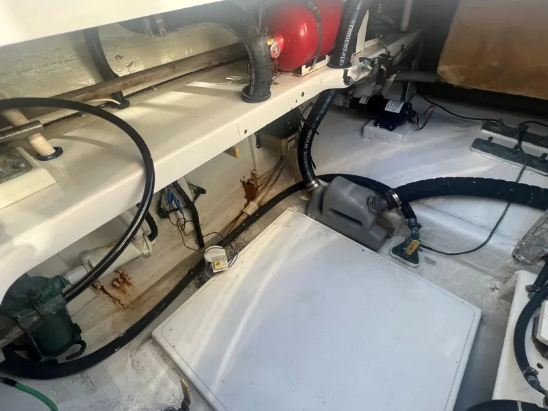 Slide: The Image of Cabo 35 Flybridge Sportfisher 2000 - 59