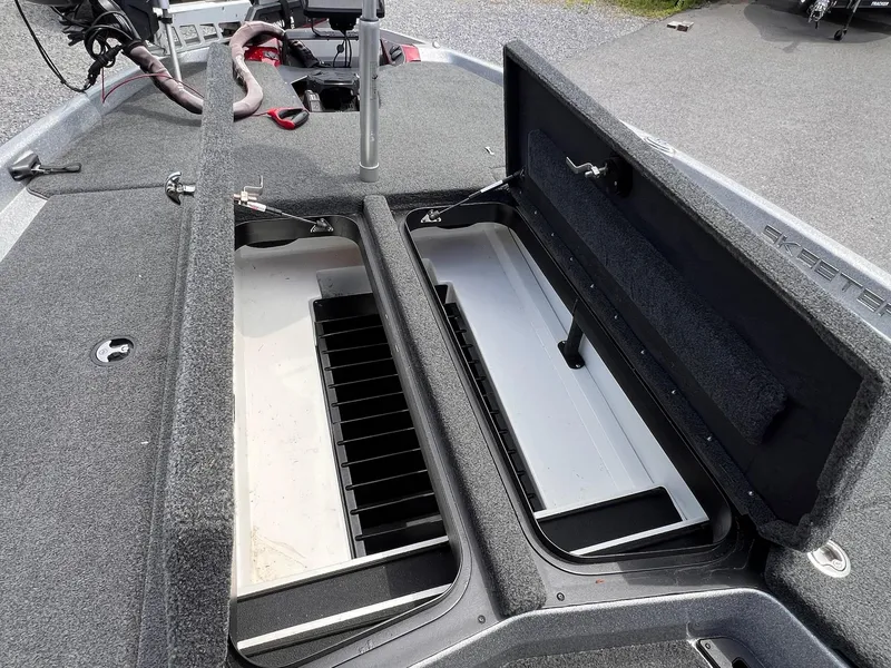 Slide: The Image of Skeeter ZXR20 2021 - 24