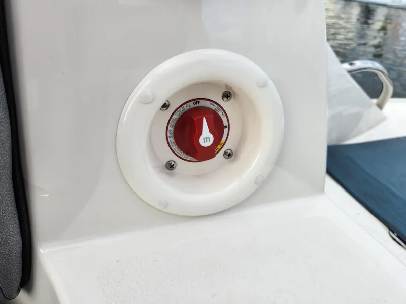 Slide: The Image of Battery switch on a 2022 Stingray 231 DC boat. - 22