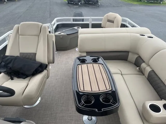 Slide: The Image of Sun Tracker Fishin' Barge 20 DLX 2024 - 5