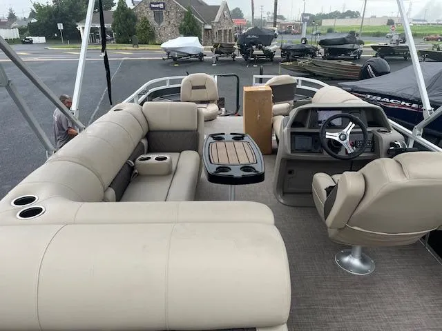 Slide: The Image of Sun Tracker Fishin' Barge 20 DLX 2024 - 9