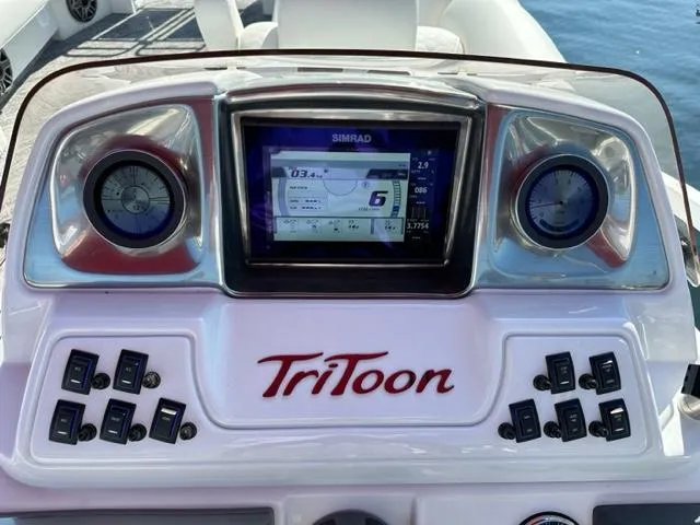 Slide: The Image of Dashboard of 2023 JC SportToon 24 TT pontoon boat with Simrad display. - 9