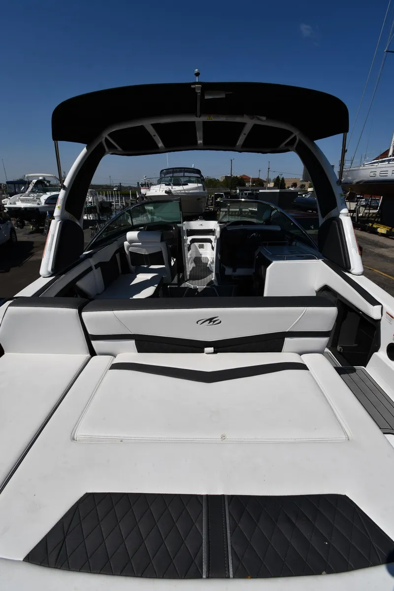 Slide: The Image of 2021 Monterey 278 Super Sport boat with spacious seating and sleek design. - 12