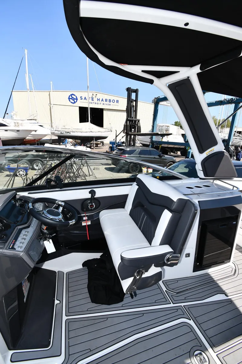 Slide: The Image of 2021 Monterey 278 Super Sport boat interior with modern helm and seating. - 21