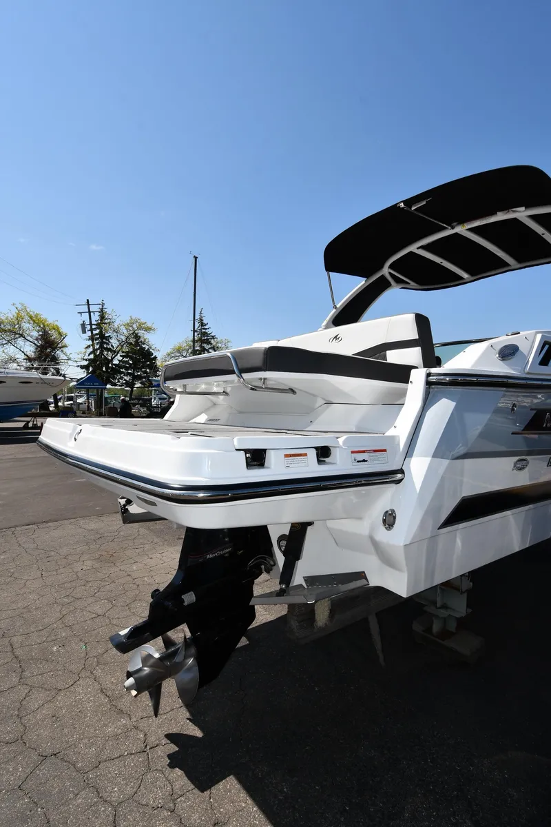 Slide: The Image of 2021 Monterey 278 Super Sport boat with outboard motor and sunshade. - 6