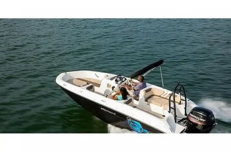 Slide: The Image of Bayliner Element E18 2023 - 4