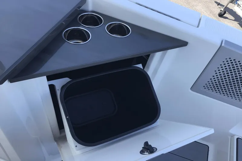 Slide: The Image of Aviara AV32 Outboard 2024 - 15