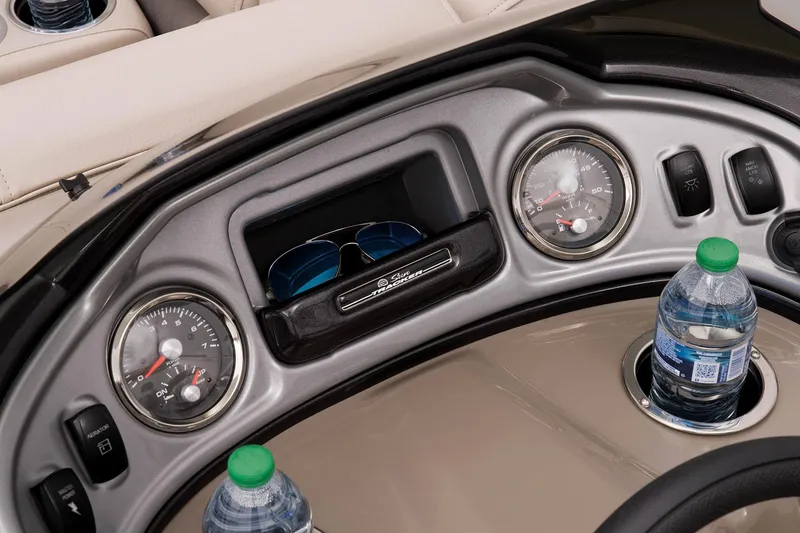 Slide: The Image of Sun Tracker Fishin' Barge 22 DLX 2023 - 38