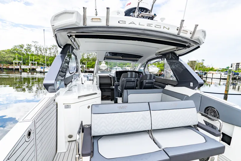 Slide: The Image of Galeon 325 GTO 2023 - 16