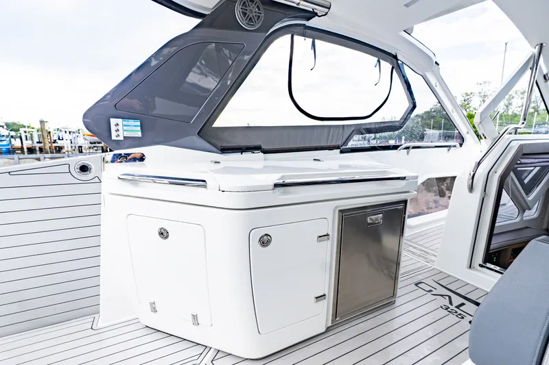 Slide: The Image of Galeon 325 GTO 2023 - 13