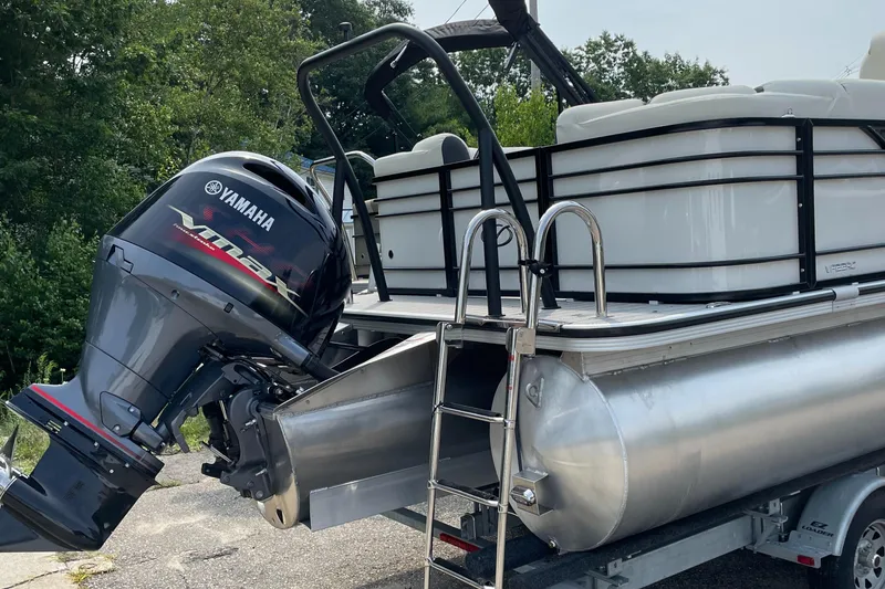 Slide: The Image of 2024 Veranda VP 22RC pontoon boat with Yamaha outboard motor. - 8