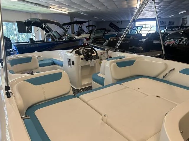 Slide: The Image of Bayliner Element E18 2023 - 4