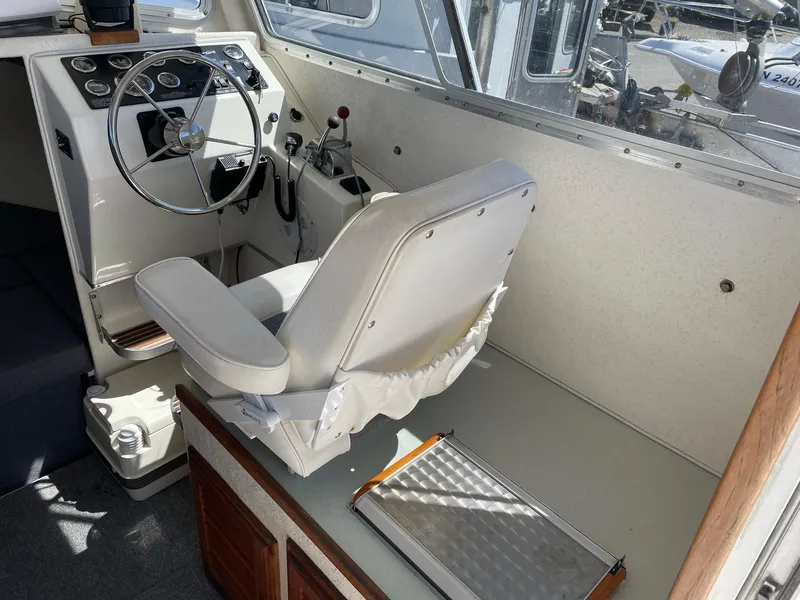 Slide: The Image of 2004 SeaSport 2400 XL boat interior with captain's chair and steering wheel. - 14