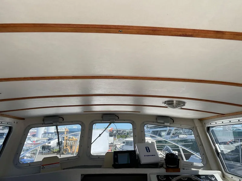 Slide: The Image of Interior view of 2004 SeaSport 2400 XL boat cabin with navigation equipment. - 19