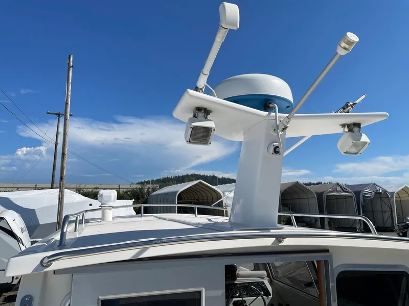 Slide: The Image of 2004 SeaSport 2400 XL boat radar and antenna system. - 4