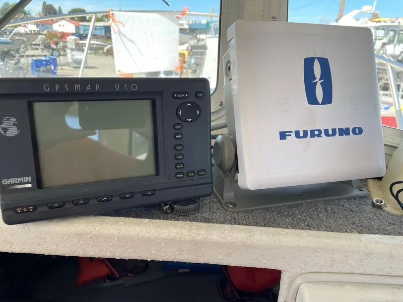 Slide: The Image of Garmin GPSMAP 210 and Furuno equipment on 2004 SeaSport 2400 XL boat. - 8