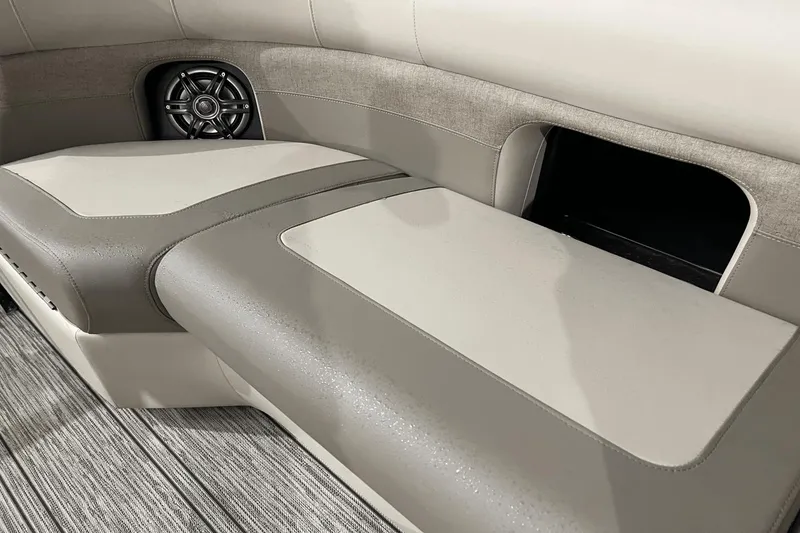 Slide: The Image of Premier 210 Sunsation 2024 - 15