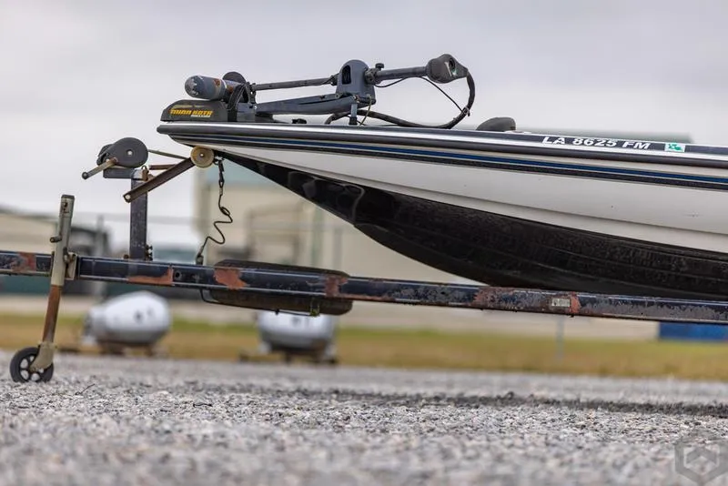 Slide: The Image of 2004 Skeeter ZX225 boat on a trailer, close-up side view. - 17