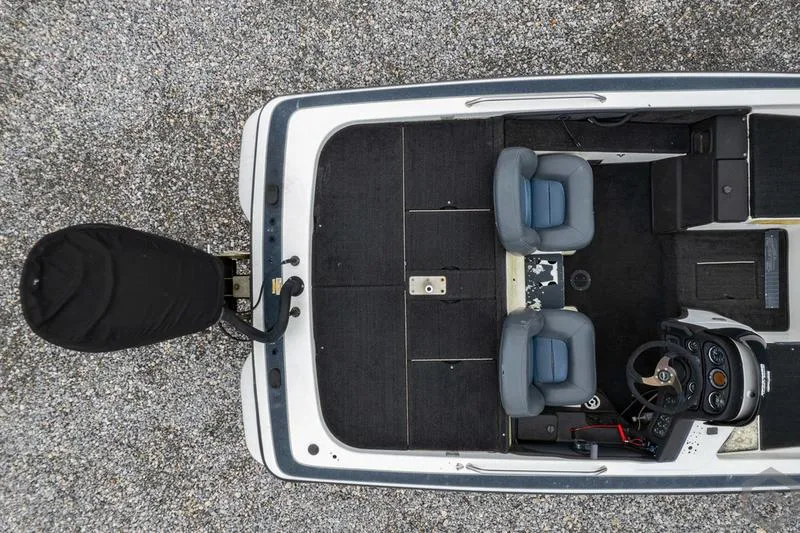 Slide: The Image of Top view of a 2004 Skeeter ZX225 boat with dual seats and steering console. - 6
