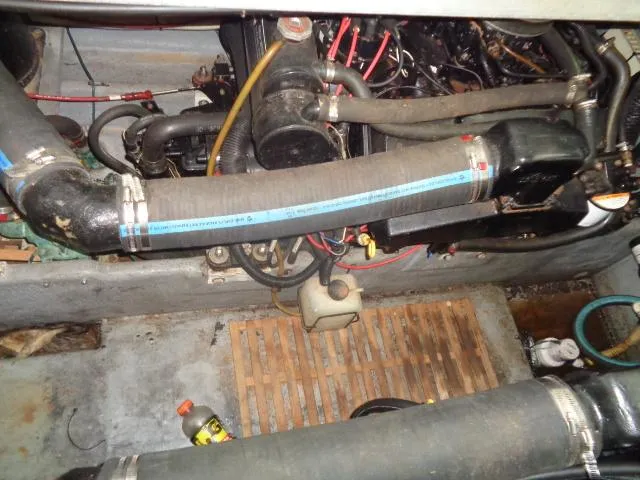 Slide: The Image of Engine compartment of a 1995 Sea Ray 400 Express Cruiser boat. - 21