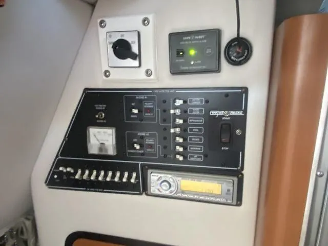 Slide: The Image of Crownline Boats 250 CR 2008 - 22