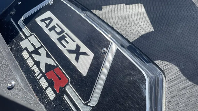 Slide: The Image of Skeeter FXR20 Apex 2021 - 13