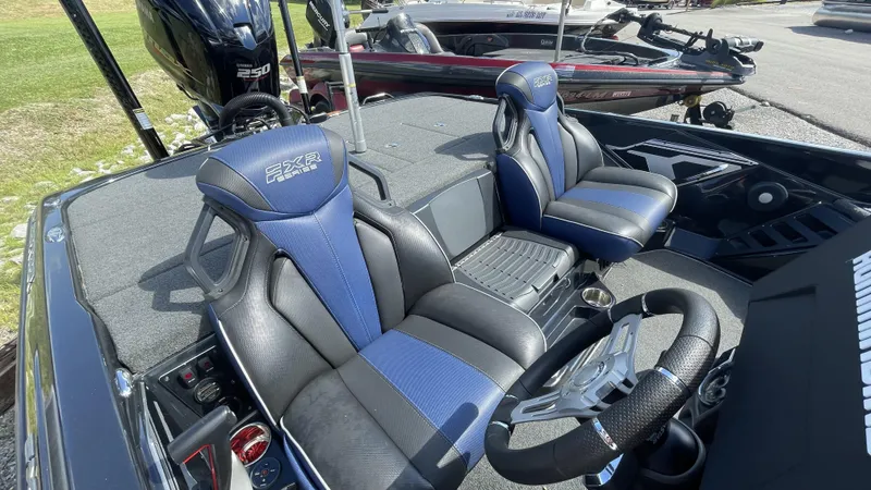 Slide: The Image of Skeeter FXR20 Apex 2021 - 19