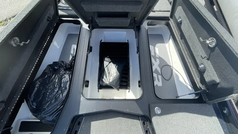 Slide: The Image of Skeeter FXR20 Apex 2021 - 21