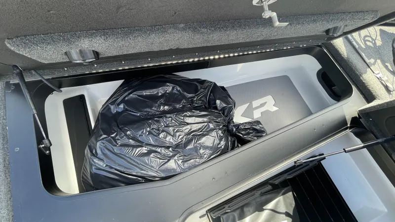 Slide: The Image of Skeeter FXR20 Apex 2021 - 22