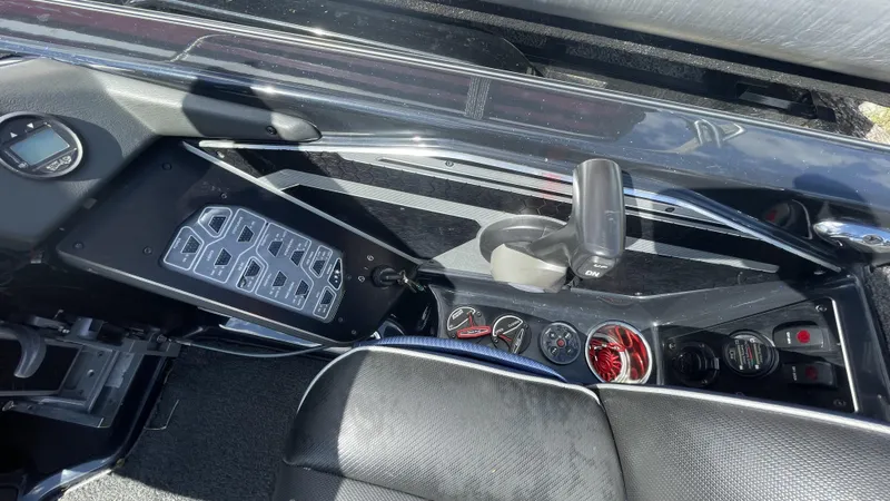 Slide: The Image of Skeeter FXR20 Apex 2021 - 25