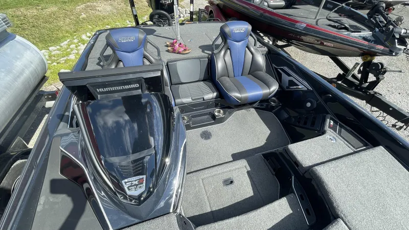 Slide: The Image of Skeeter FXR20 Apex 2021 - 8