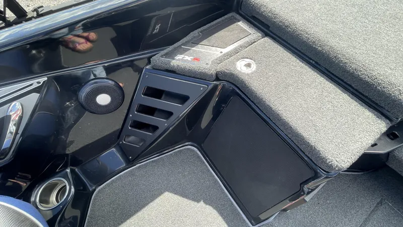 Slide: The Image of Skeeter FXR20 Apex 2021 - 9