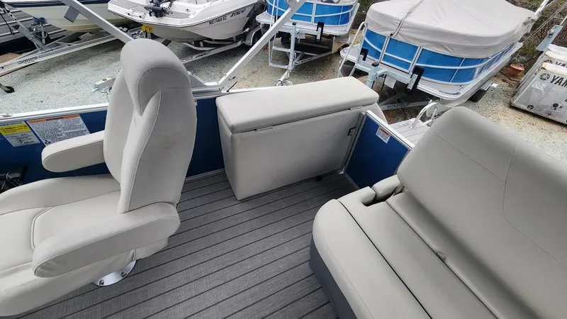 Slide: The Image of Sylvan Mirage 8524 CLZ 2024 - 12