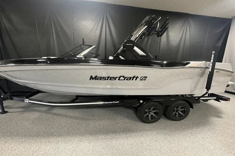 Slide: The Image of MasterCraft XT25 2024 - 11