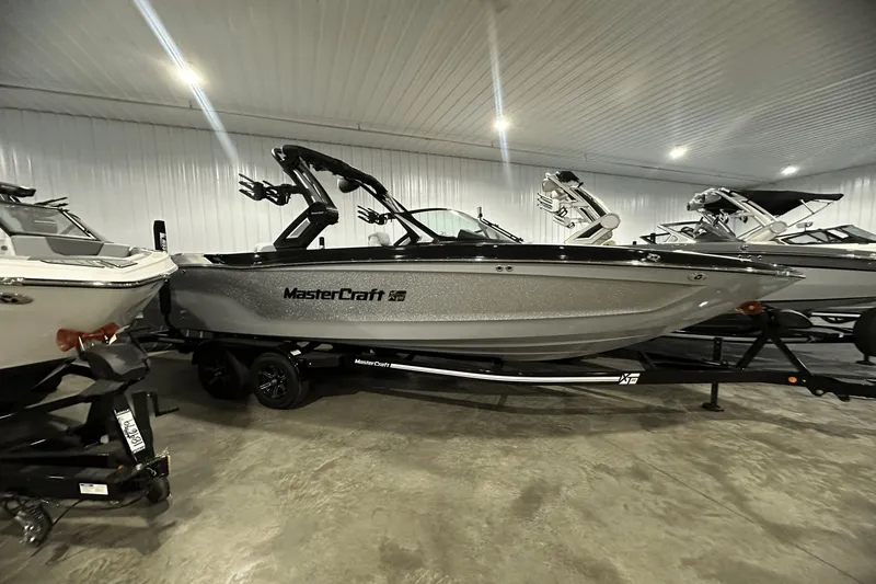 Slide: The Image of MasterCraft XT25 2024 - 12